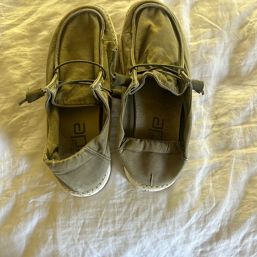 Hey Dudes army green